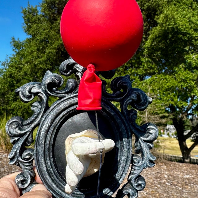 🎈PENNYWISE FRAME- Home Spooky Decor